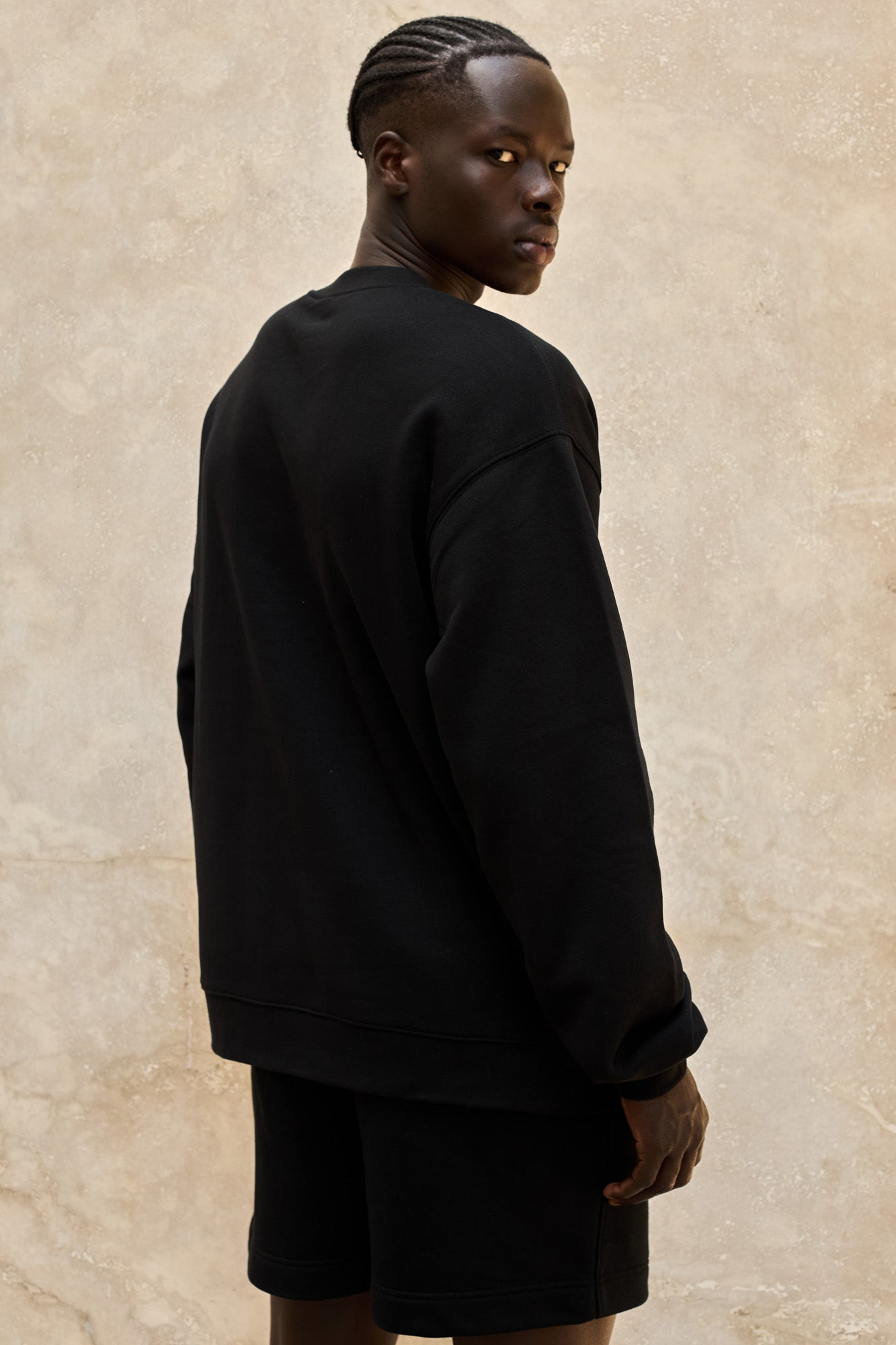 Crew Neck Relax-Black